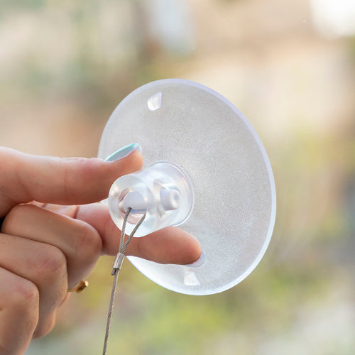 Transparenter Saugnapf mit Metallhaken für Katzenspielzeug und Kratzbaum Zubehör im Haustierbedarf.