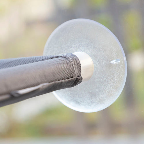 Transparente Saugnapfhalterung für Katzenspielzeug und Kratzbaum aus robustem Material im Haustierbedarf.