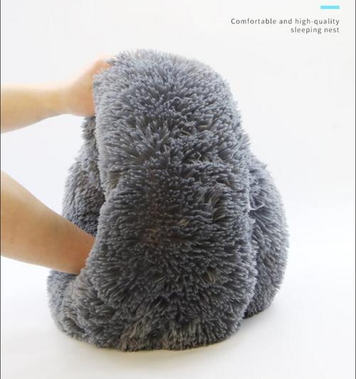 Tiefes, waschbares Hundebett in Grau aus weichem Plüsch für komfortables Liegen, ideal für Haustierbedarf und als Hunde.